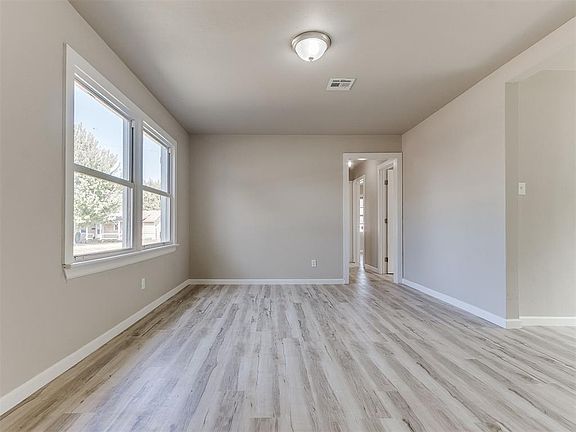 3rd image of 1116 Hickory Ln