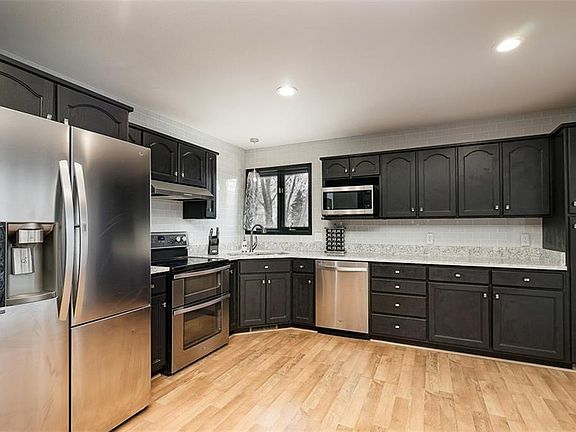 4th image of 3349 Flora Ave