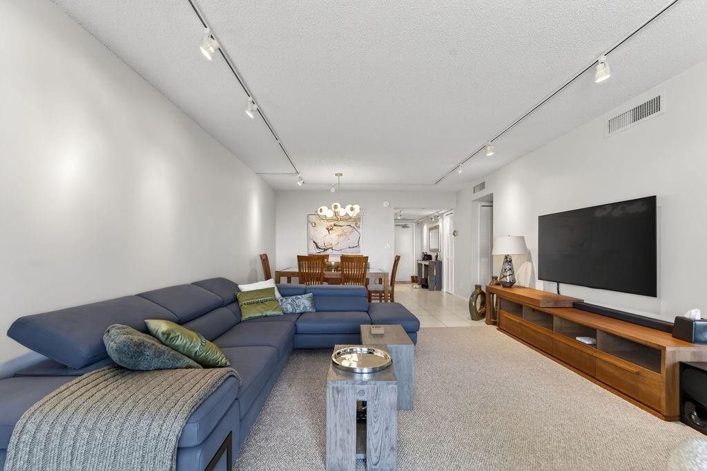 575 Oaks Lane #1002, photo 8