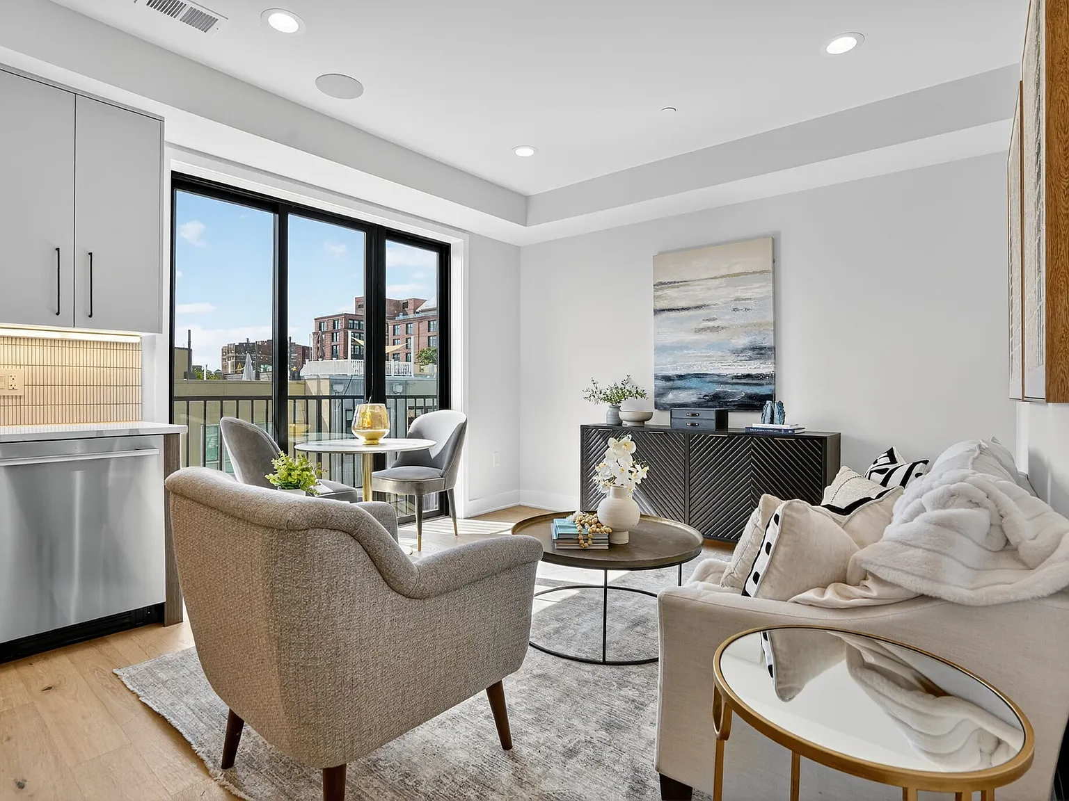 3 bed, 1200 sqft, $5,000 — Photo 4
