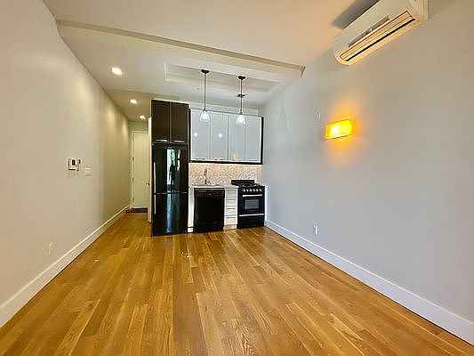 5th image of 865 Grand St #3F