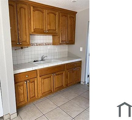 2nd image of 4872 Auburn Dr