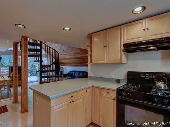 4th image of 284 Alta Dr