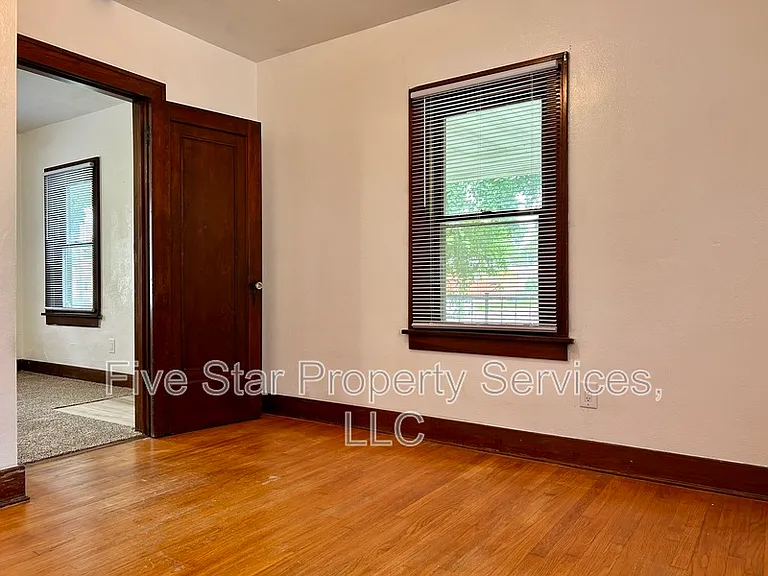 2360 S 9th St — Photo 8