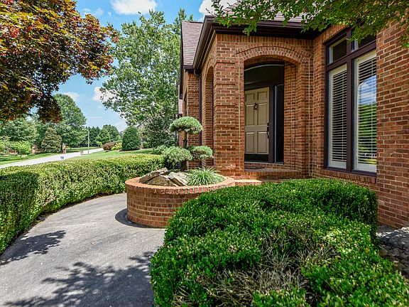 2nd image of 1077 White Oak Ave