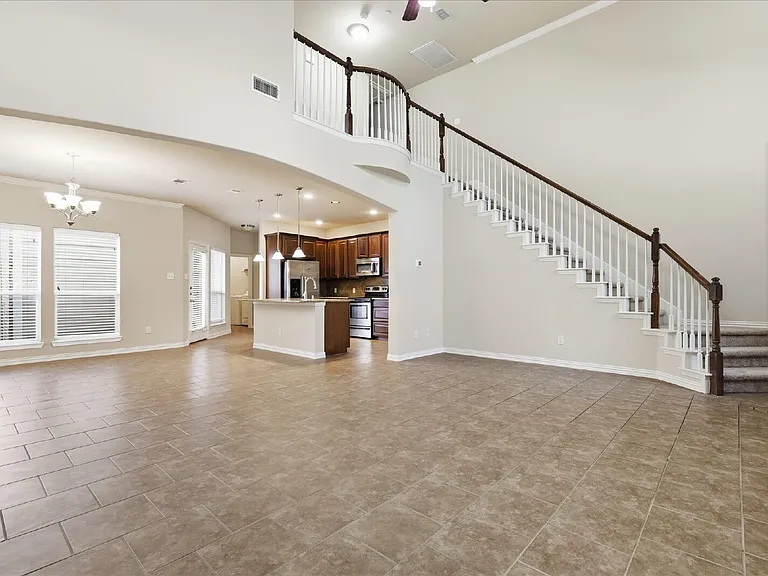 4904 Empire Way — Photo 7