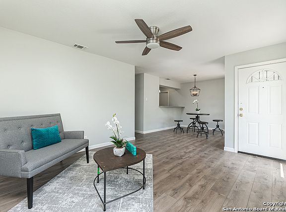 3rd image of 503 Lynhaven Dr