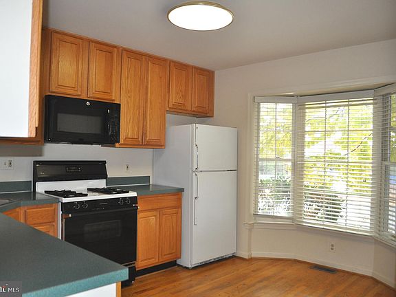 5th image of 2120 N Tazewell Ct