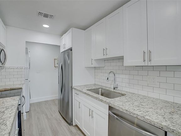 2nd image of 953 SW 16th Pl #953