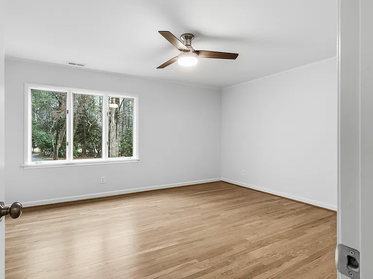 1504 Homestead Rd — Photo 12