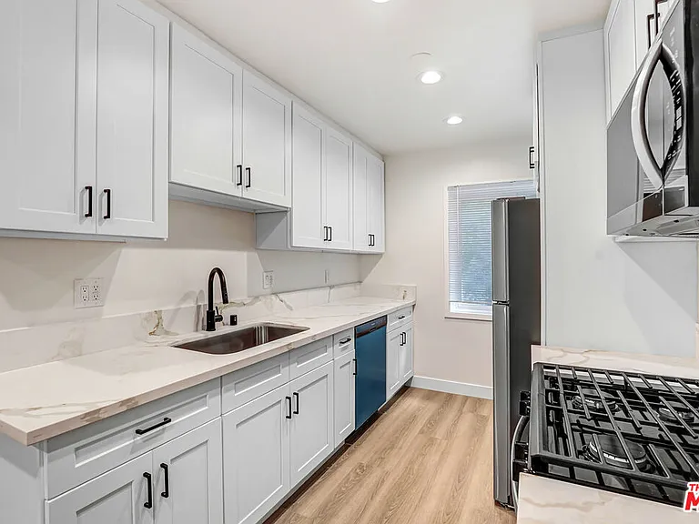 525 N Sweetzer Ave #3 — Photo 5