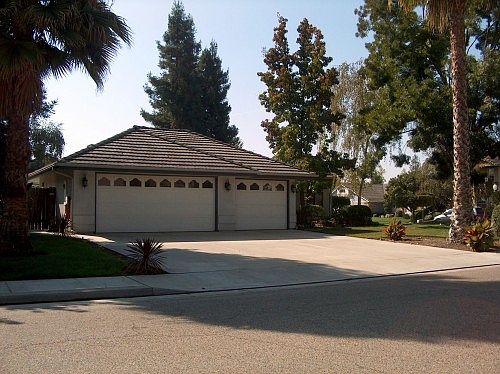 3rd image of 2323 SW Cottonwood Cir