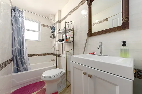 Bathroom, photo 1