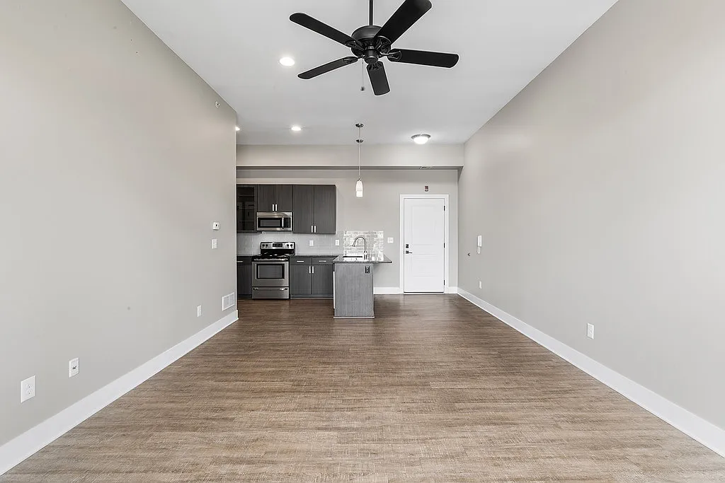 1015 N American St — Photo 4
