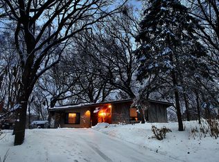 1112 Circle High Dr, Burnsville, MN 55306