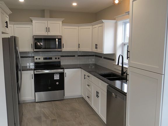 4th image of 40 Timber Ln