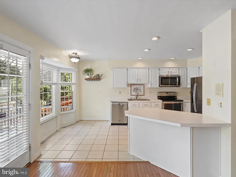 7441 Heatherfield Ln — Photo 11
