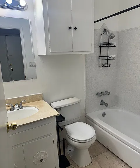1762 Tamarind Ave #301 — Photo 9