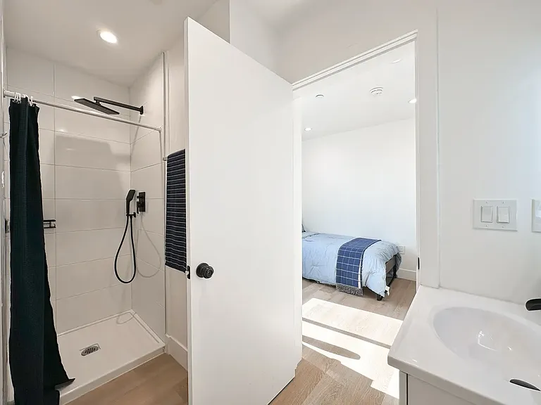 35 1340 1/2 Pl W — Photo 11