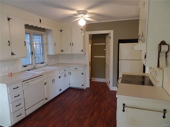 3rd image of 4 Helen Ave