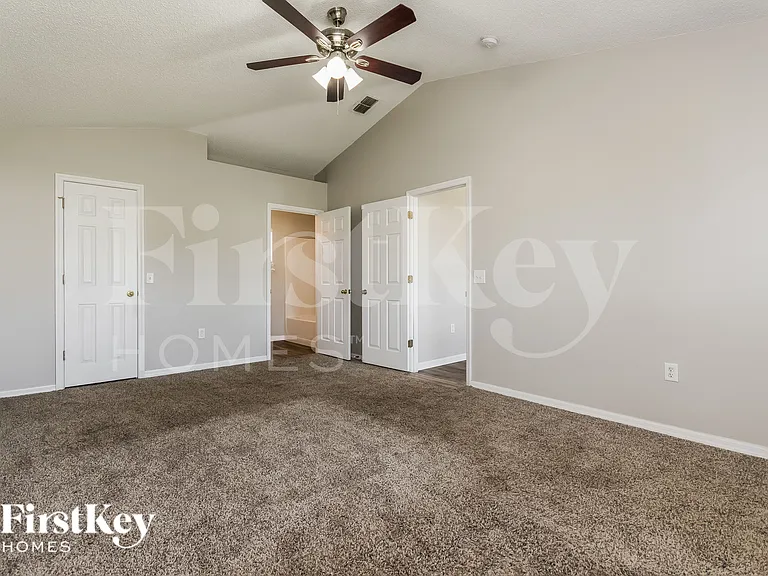 817 Grantham Dr — Photo 10