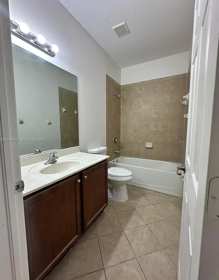 3 bed, 1658 sqft, $3,100 — Photo 3