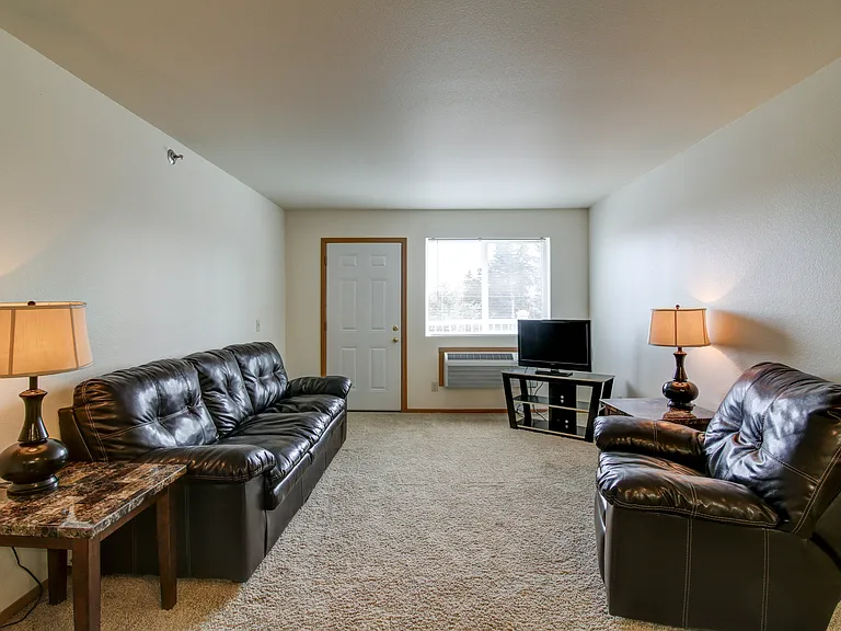 Dakota Point Apartments — Photo 3