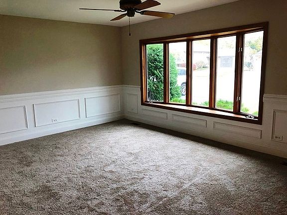 2nd image of 652 Autumn Dr