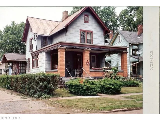 802 Wellman Ave SE photo 1