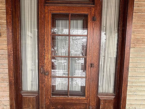 4th image of 325 S Main St