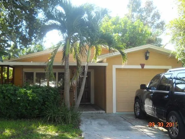1748 Shore Acres Blvd NE, Saint Petersburg, FL 33703