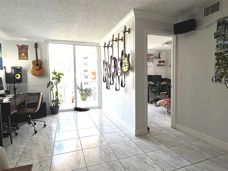 2401 Collins Ave #1009 — Photo 9