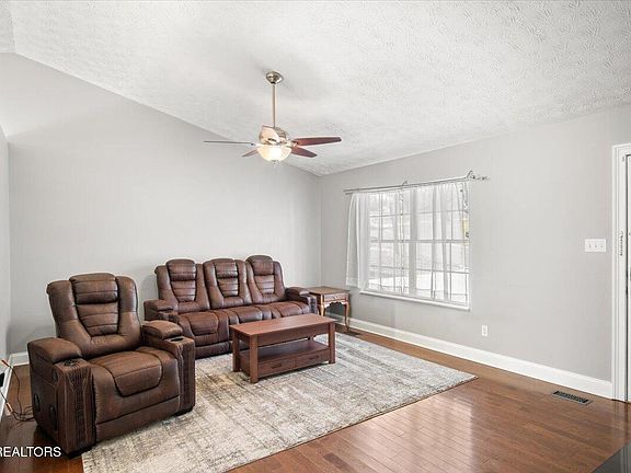 5th image of 6006 Warrenpark Ln