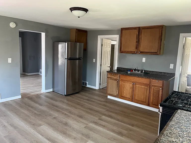 23 Schuyler St #2 — Photo 2