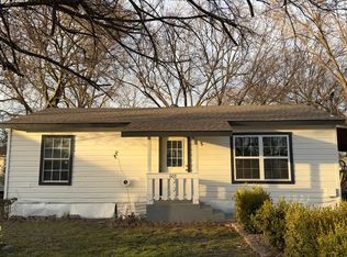 603 E 8th St, Bonham, TX 75418