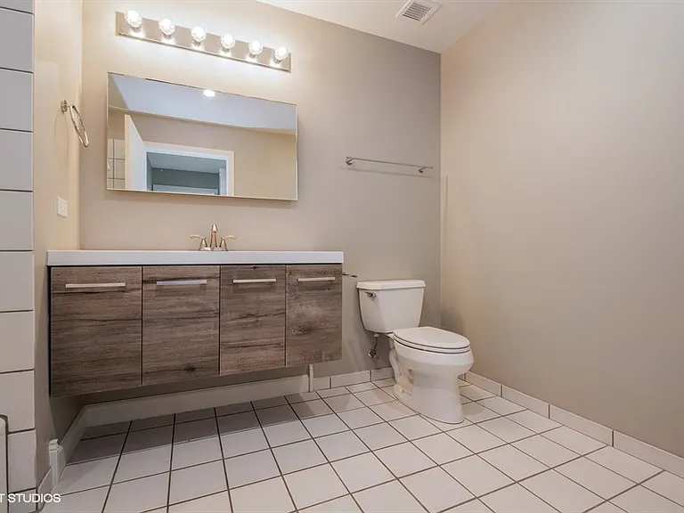 8 E Randolph St #1707 — Photo 7