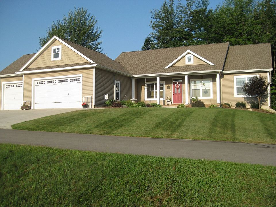 Newer home in spacious development~