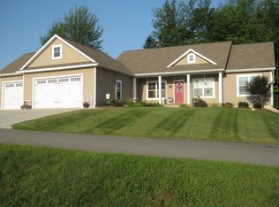 4814 Deerhaven Park Dr, Lowell, MI 49331