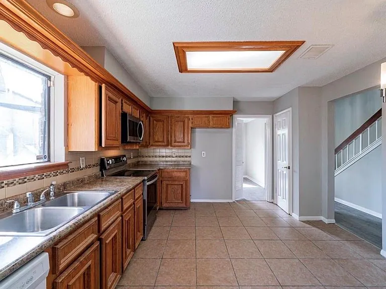 2714 Owens Cross Dr — Photo 3