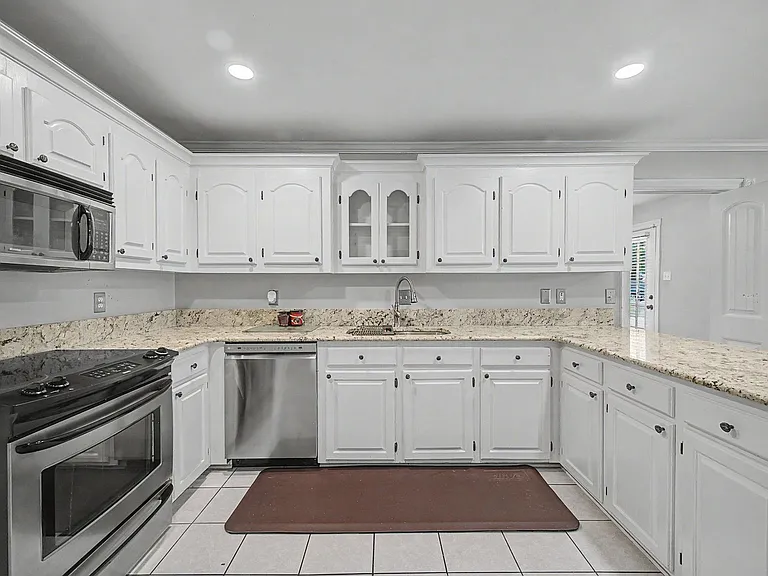 300 Cheyenne Dr — Photo 9