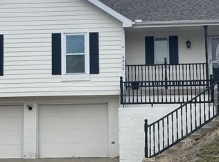 4066 SW Pendant Dr, Lees Summit, MO 64082
