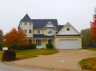 1051 Kristin Ct, Batavia, IL 60510