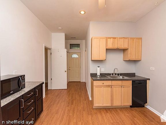 4th image of 1867 N Sheffield Ave #118