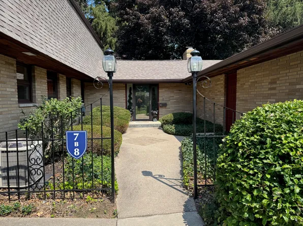2727 S Lakeshore Dr APT 7, Saint Joseph, MI 49085