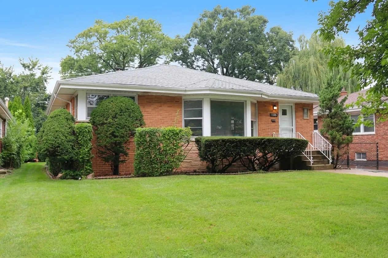 3 bed, 1192 sqft, $3,300 — Photo 1