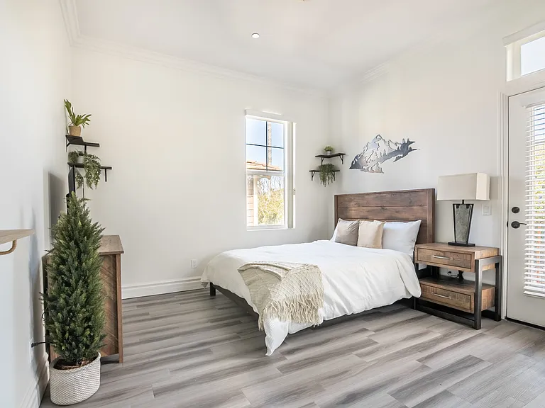 215 Alexander Ct — Photo 39