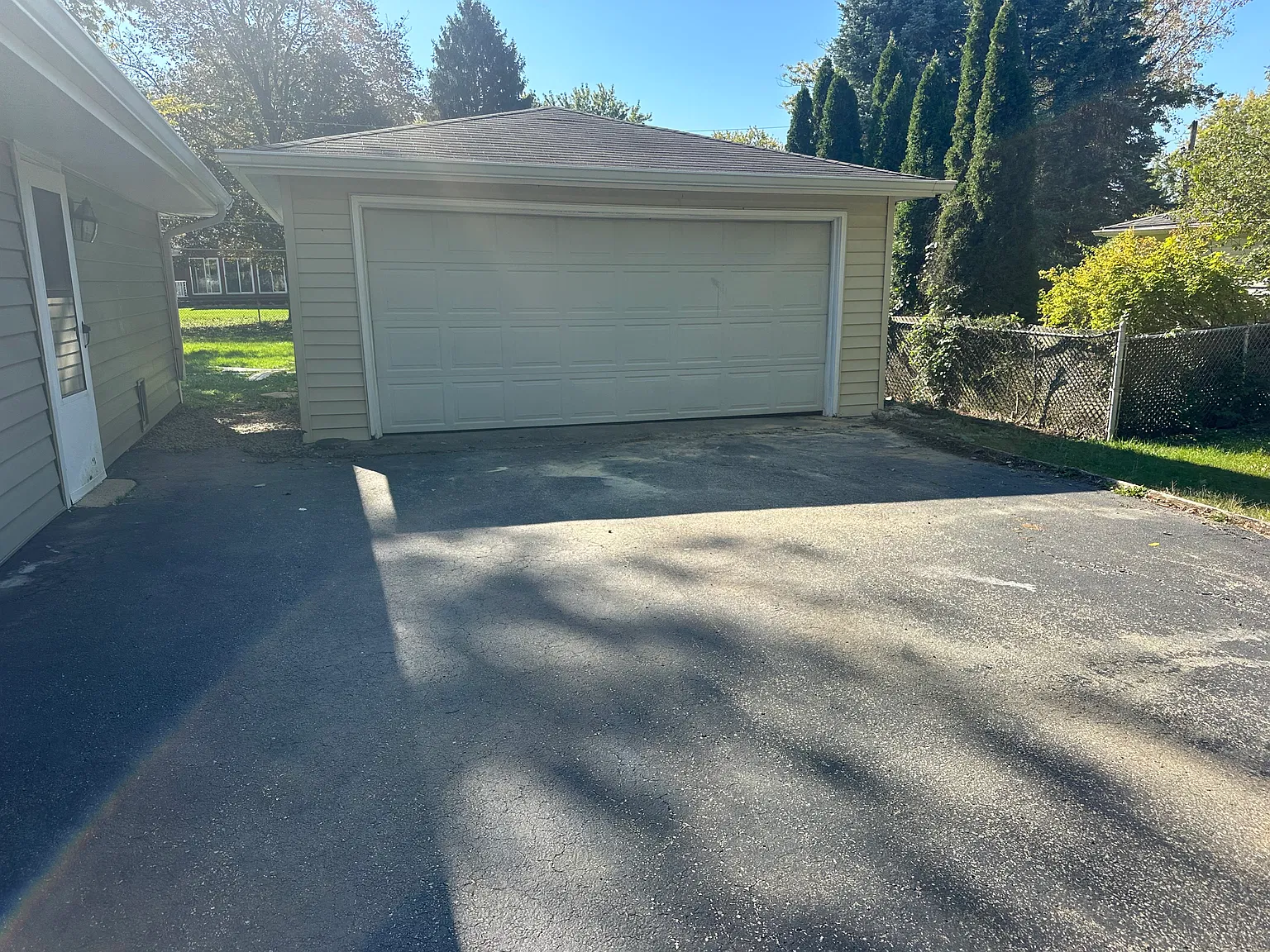 3 bed, 1556 sqft, $2,400 — Photo 2