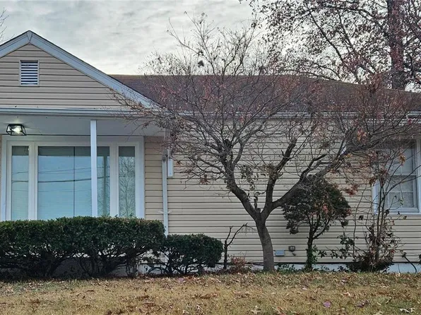 8016 Airport Rd, Saint Louis, MO 63134