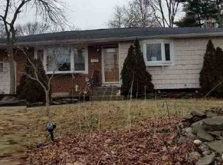 23 Joyce Ln, Commack, NY 11725