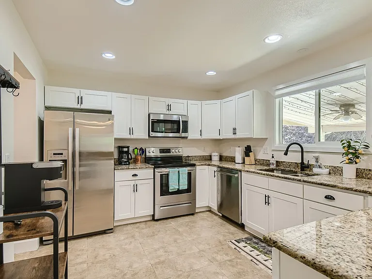 3846 Dyanna Dr — Photo 10